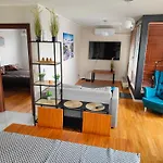 Wola Park Apartament - Klimatyzacja, Metro Ulrychow, Garaz-Gratis