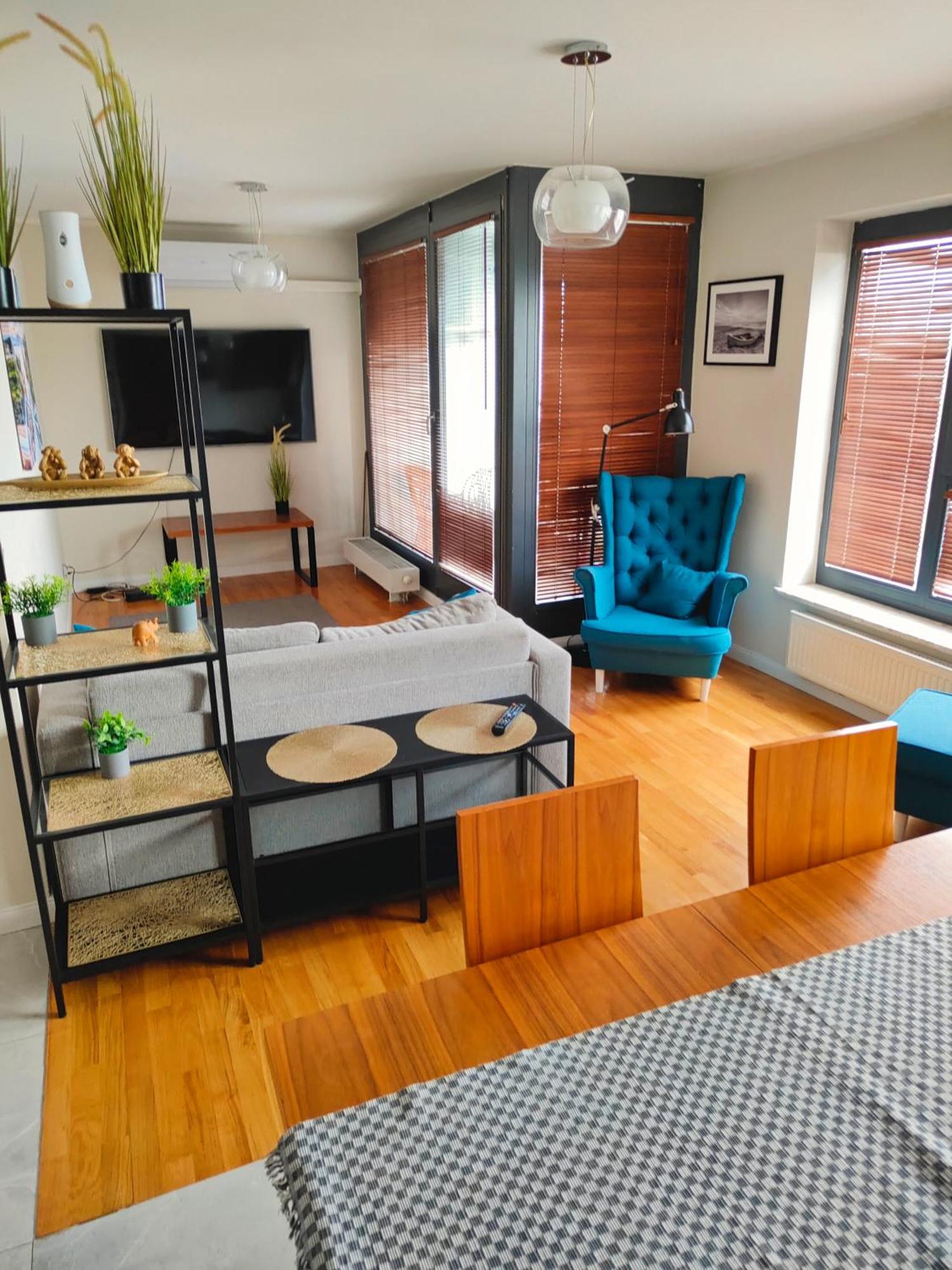 Apartment Wola Park Apartament - Klimatyzacja, Metro Ulrychow, Garaz-gratis Warsaw