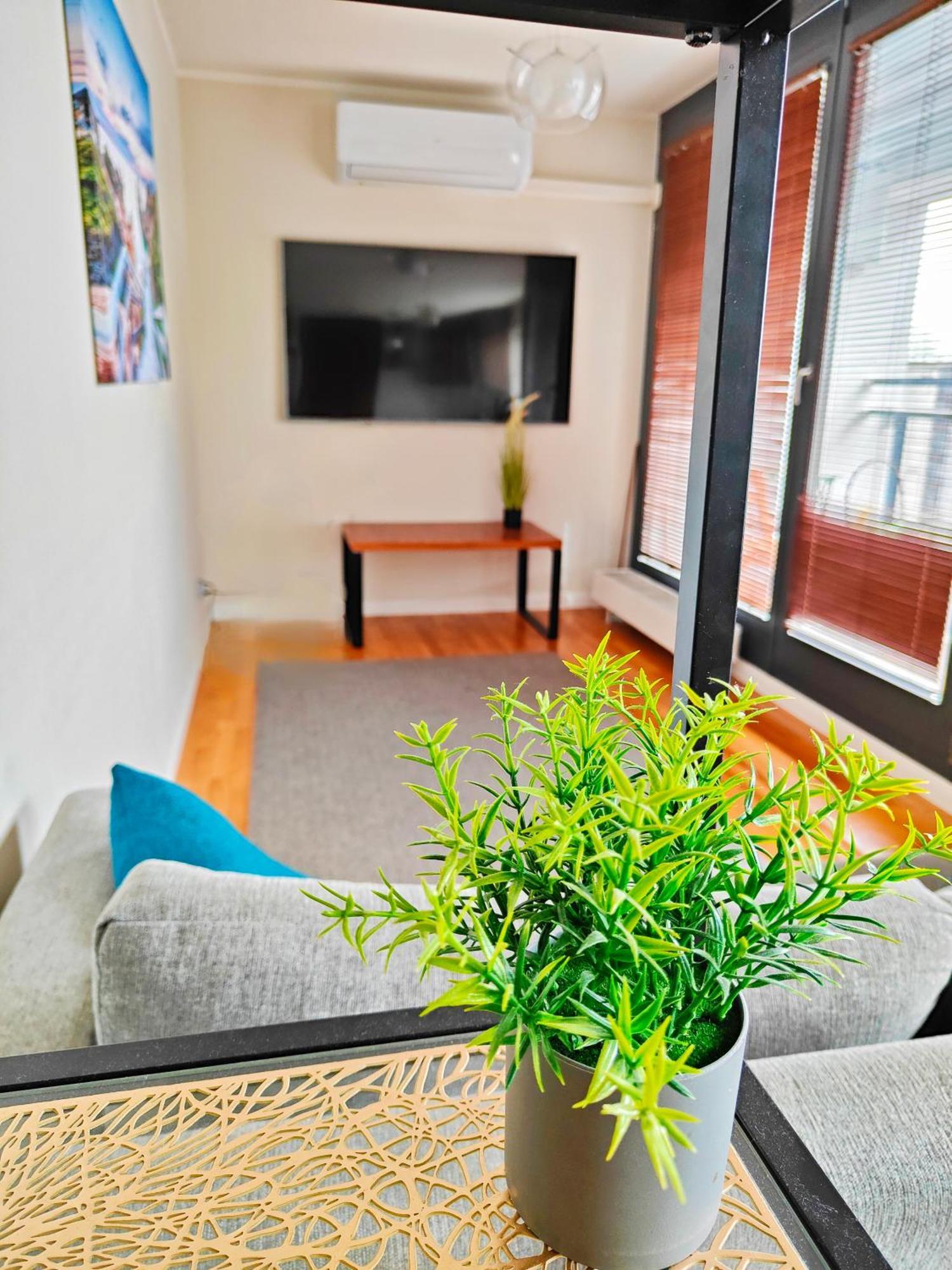 Wola Park Apartament - Klimatyzacja, Metro Ulrychow, Garaz-gratis * Warsaw